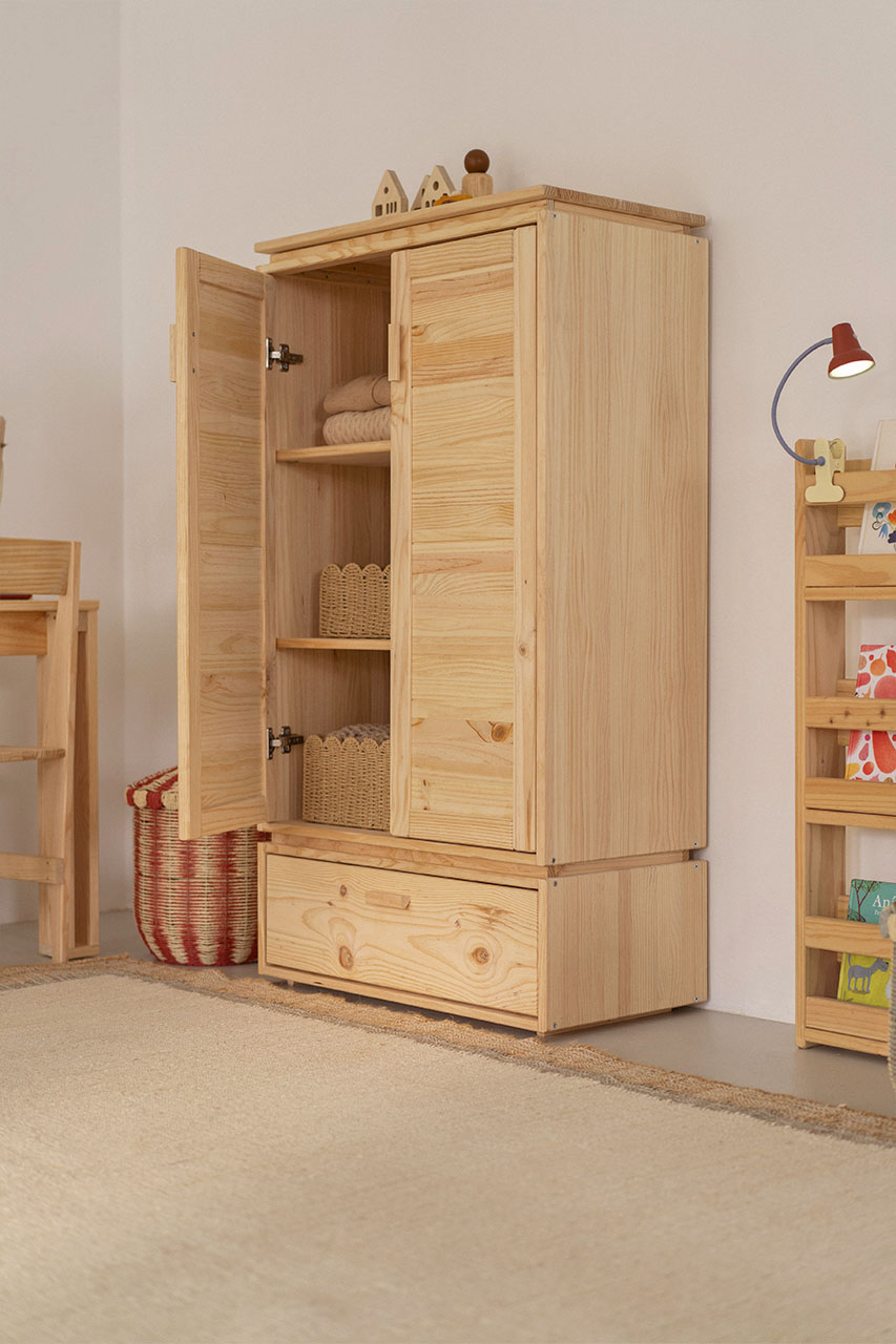 Imagen de ambiente 2 para:Armario bajo con caj&oacute;n de madera natural